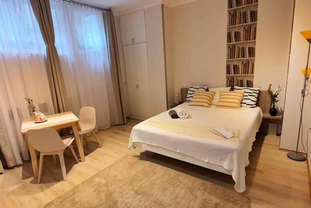 Studio Flat In The Center Of Budapeste Exterior foto
