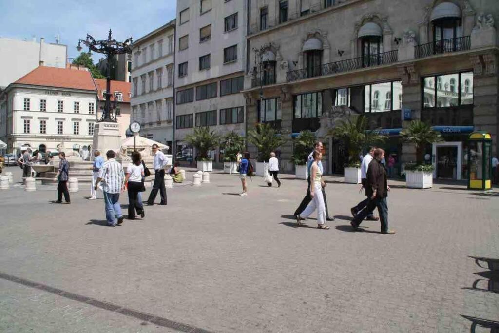 Studio Flat In The Center Of Budapeste Exterior foto